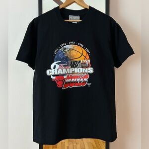 Vintage Y2K Chicago Bulls 🏀 6-time NBA Champions tee shirt Asian Thai basketball